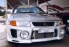 la bte WRC de rallye en tenue de ville